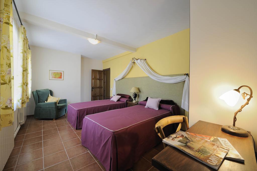 Hostal Valdexpacio Valdecaballeros Exterior foto